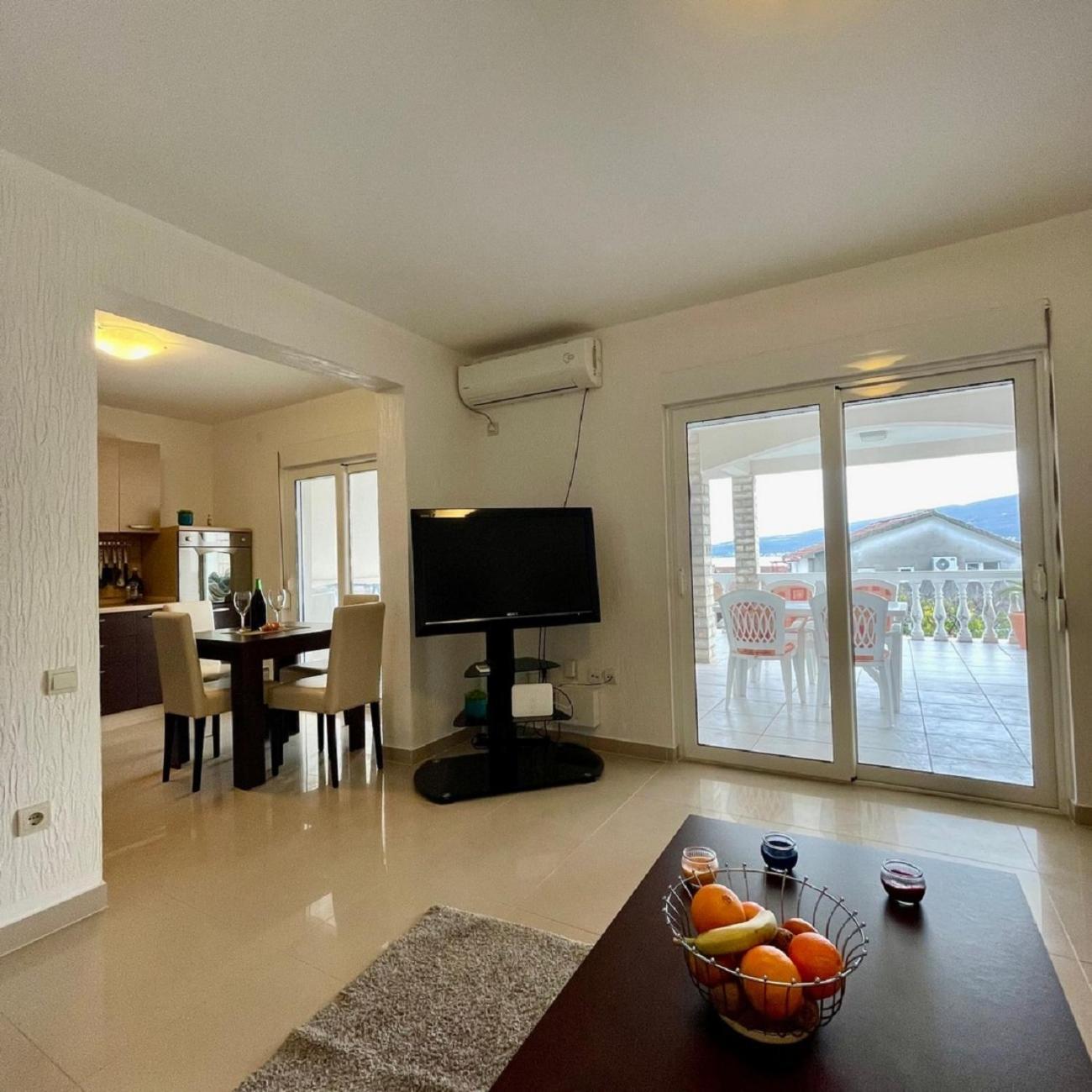Апарт отель Family House With Pool & Sea View Биела Экстерьер фото